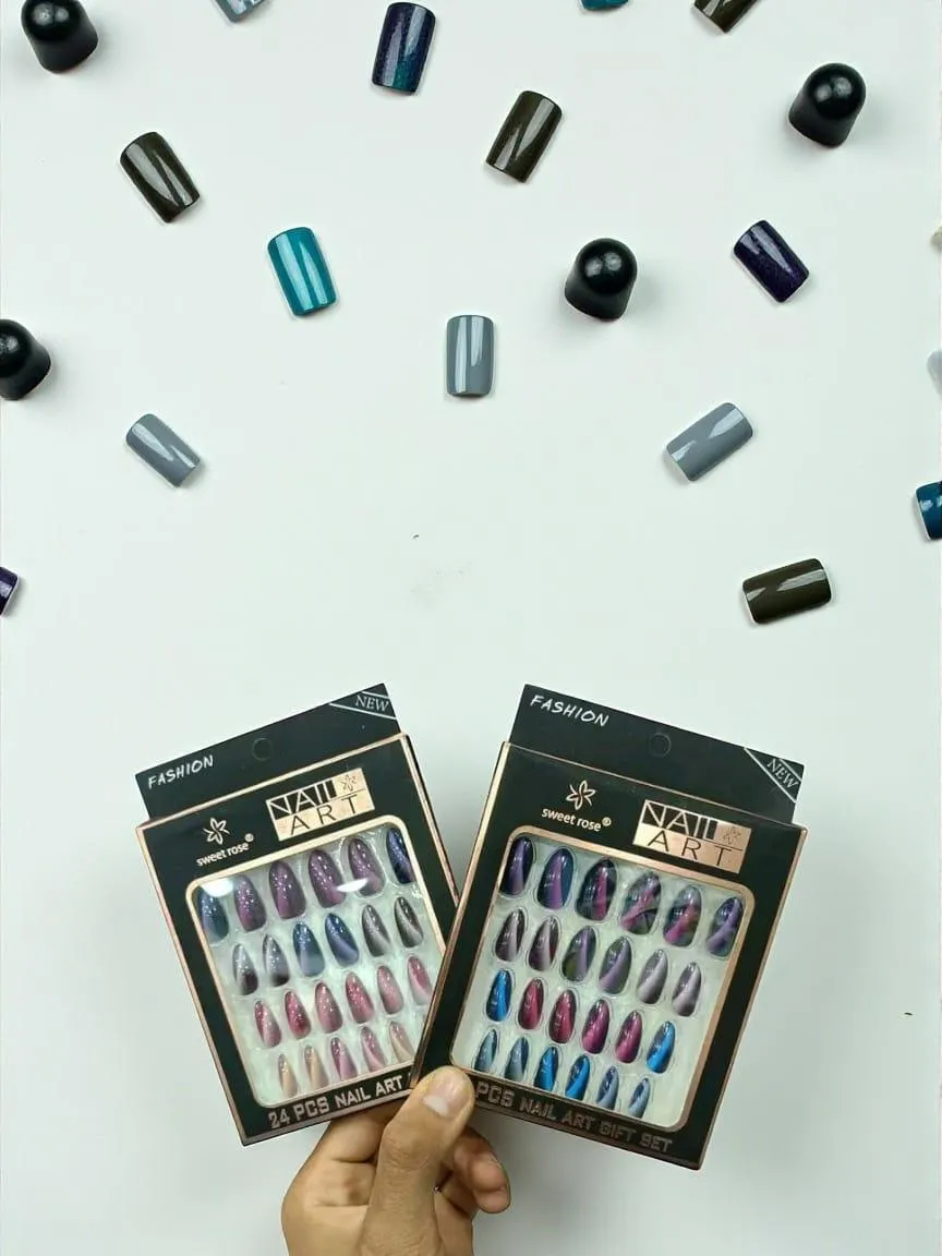 Holographic Fake Nails for Bridal Parties - Image 3