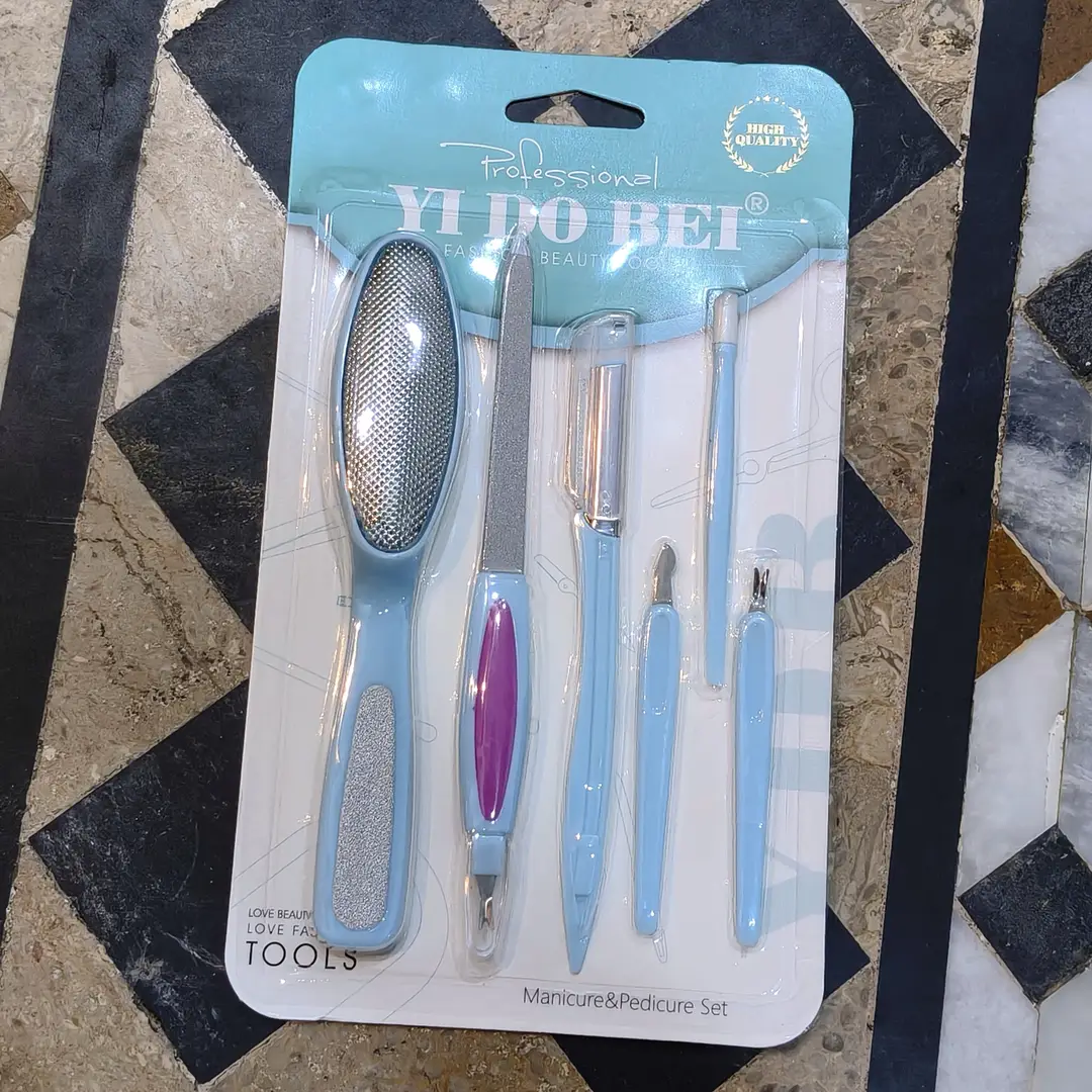 6 Piece Manicure Pedicure Kit Set for Nail Care - Image 3