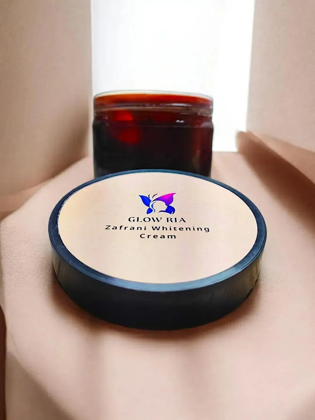 Glow Ria Zafrani Whitening Cream 250g Black Jar – Skin Brightening & Moisturizing Cream for Smooth, Soft & Radiant-Looking Skin - Image 3